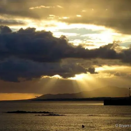 Playa Honda Sleeps 4 Pool Wifi Villa